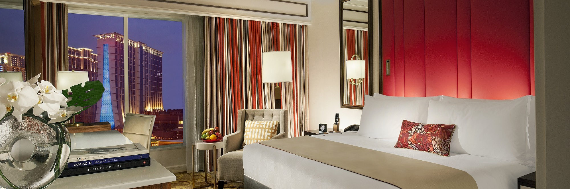 PARISIAN HOTEL DELUXE ROOM